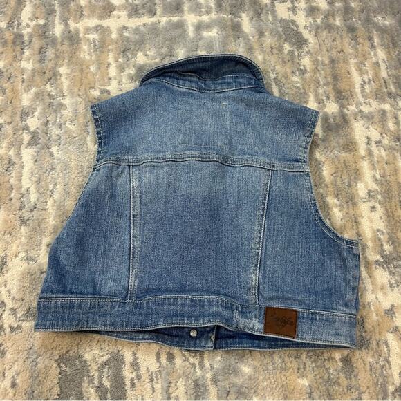Justice Distressed Light Wash Denim Jean Trucker Jacket Sleeveless size 14 - Picture 2 of 6